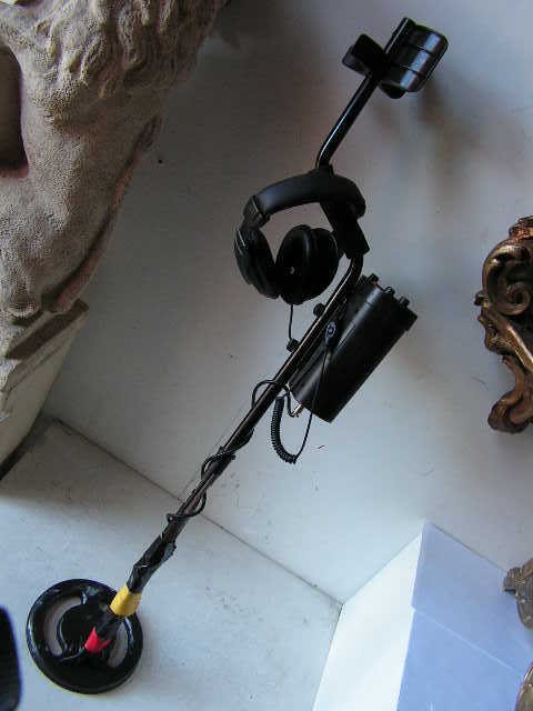 METAL DETECTOR ( DOES NOT WORK )